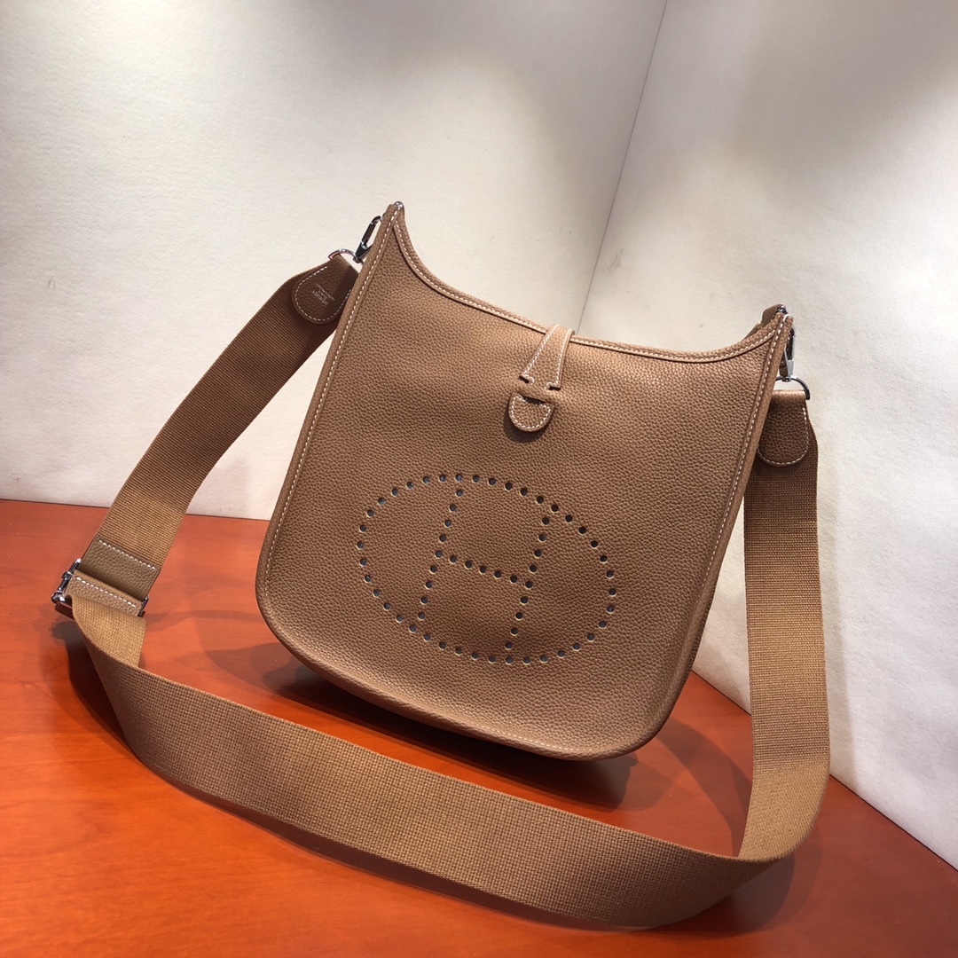 Hermes Evelyne III 29 PM Shoulder Bag In Brown Clemence Leather